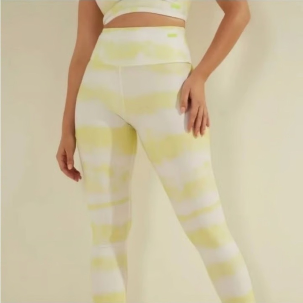 New GUESS Women’s Leggings SZ M
